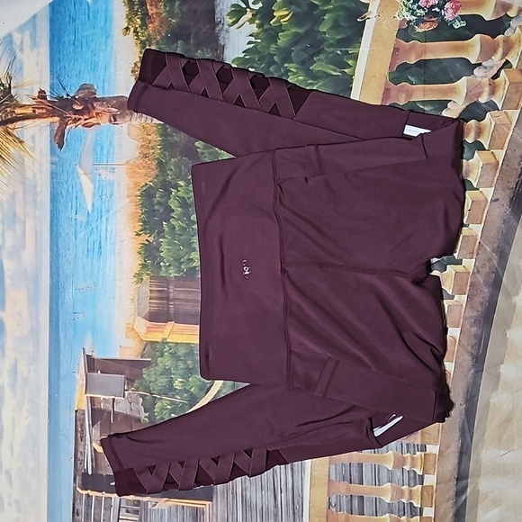 Kay Unger Purple Capri Leggings Size Small - Picture 6 of 6